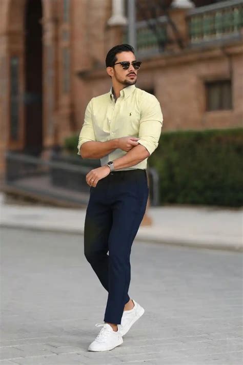 what goes with navy blue pants
